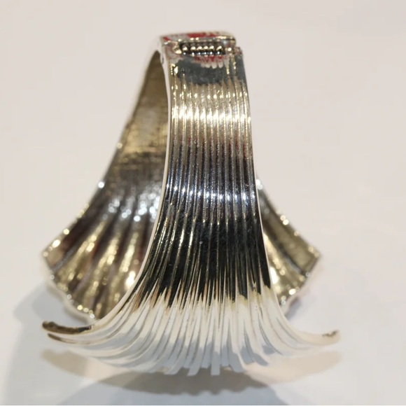 Kendall & James Clam Shell Silver-tone Bangle - Picture 4 of 11